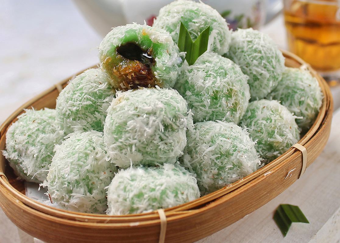 Klepon Cronut: Klepon dalam bentuk cronut yang lezat dan unik.