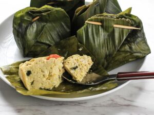 Pepes Tahu Jimbaran: Tahu dibungkus daun pisang dengan bumbu Jimbaran khas Bali.