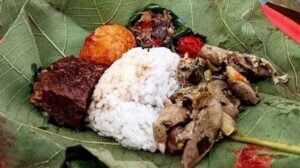 Gambar Alat Penyajian Kuliner Tradisional Nasi Jamblang Menggunakan Daun