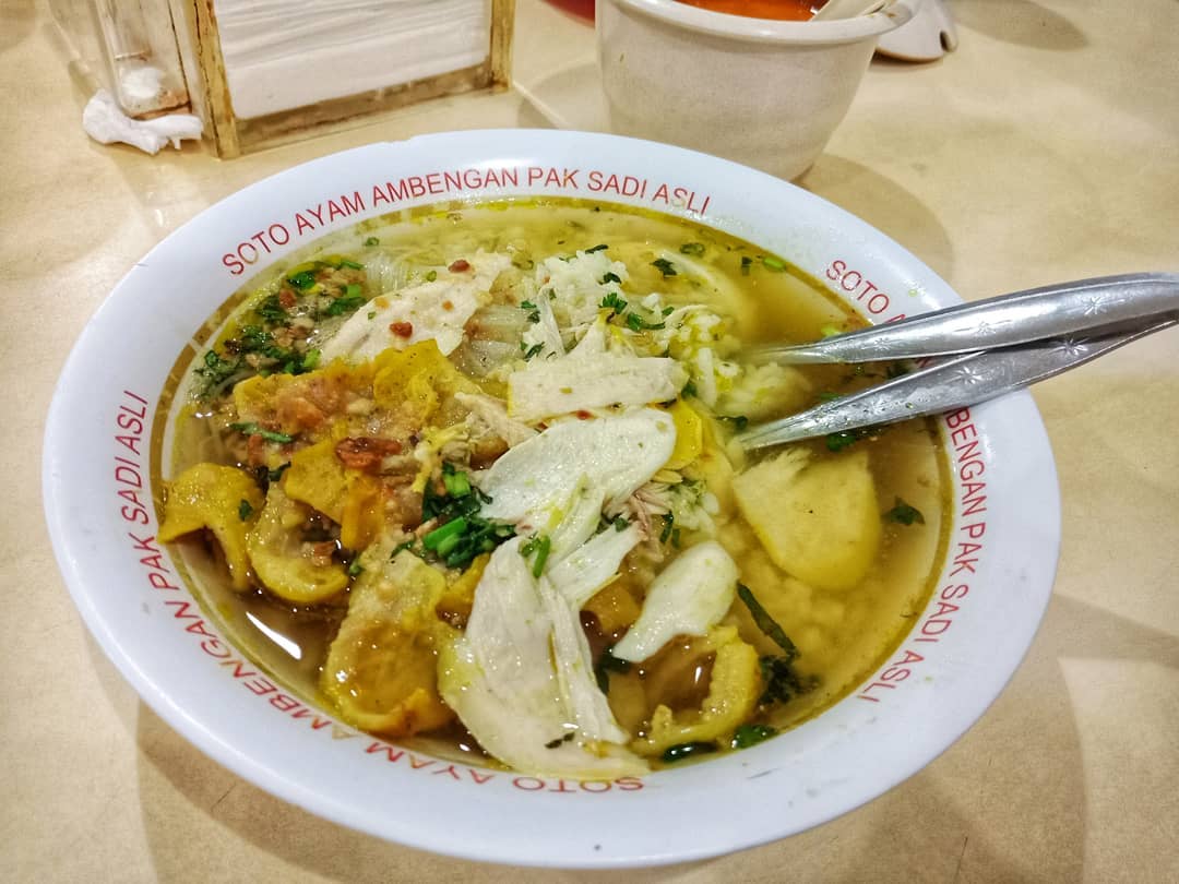 Soto Ayam Ambengan Pak Sadi yang lagi Hits