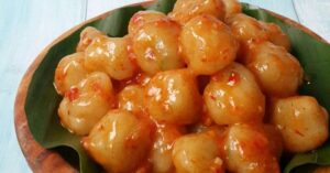 cilok kuah pedas dengan bahan-bahan sederhana