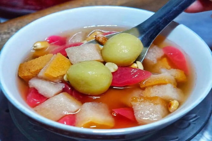 Wedang ronde yang manis dan hangat