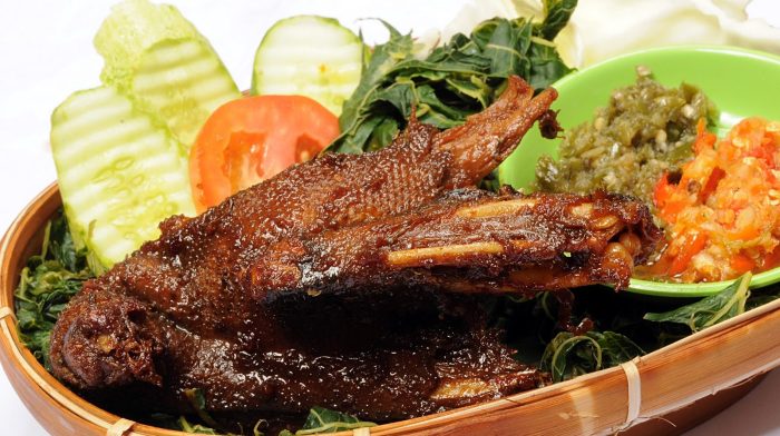 Bebek Khas Kuliner Bakar Goreng Nganjuk Daging Bacem Semarang Surabaya Enak Resep Makan Dicoba Wajib Masakan Siang Lezat Rekomendasi Korek Makanan khas semarang yang wajib dicoba