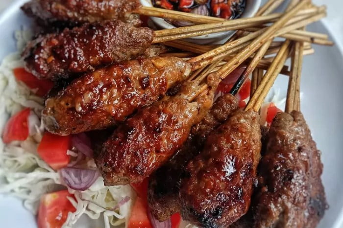 Sate Kambing Bumbu Madura Kacang Satay Ayam Enak Daging Empuk Khas Makanan Kecap Cara Manto Makan Dibakar Kurban Semarang Idul Sate buntel yang empuk dan berbumbu
