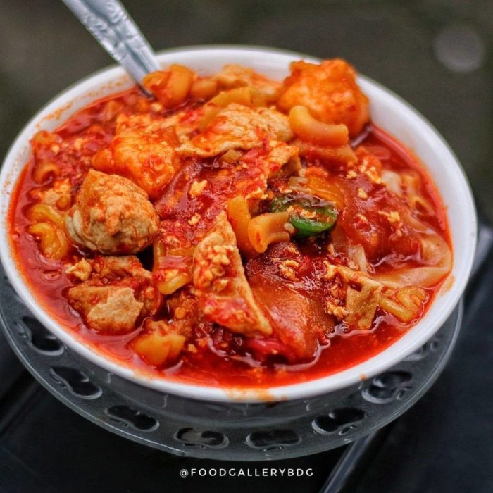 Seblak Sultan Enak Jajanan Mematikan Ngiler Anakkota Dicoba Wajib Libur Lebaran Seblak bandung pagi hari yang pedas