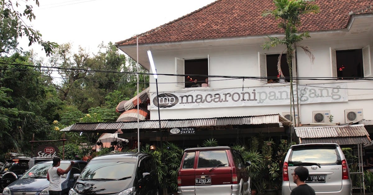Pusat kuliner taman kencana